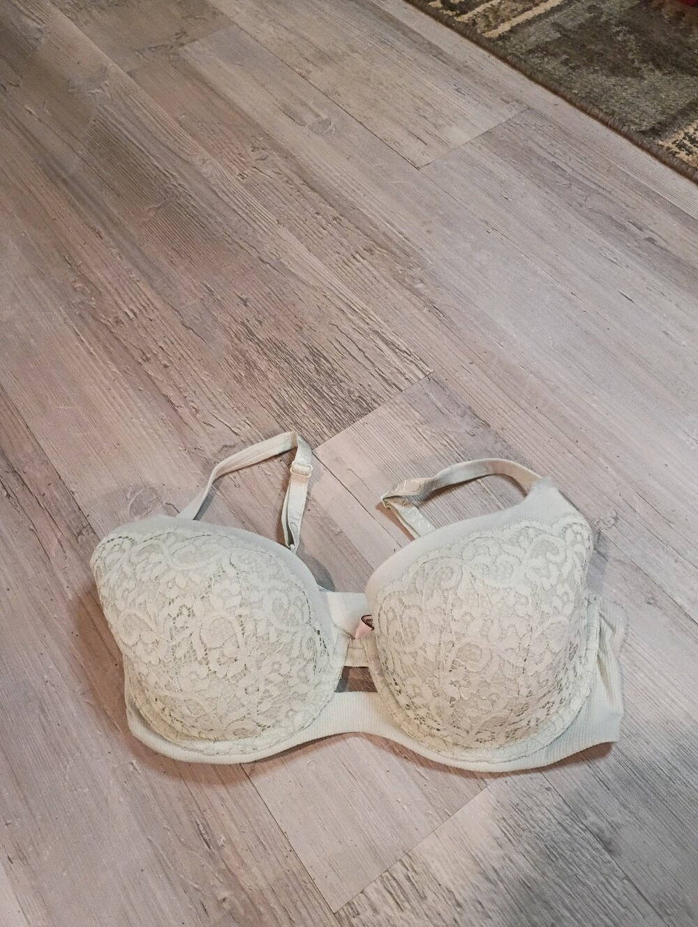 Victoria Secret - Picture 2 of 5